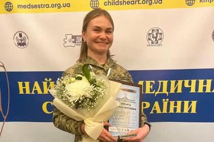 Героїня, яка рятує важкопоранених воїнів: вінничанку визнали однією з найкращих медсестер України