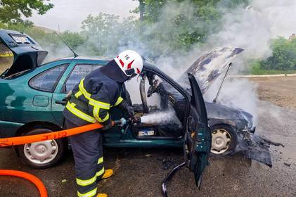 У Бершаді загорілось легкове авто: що стало причиною пожежі 