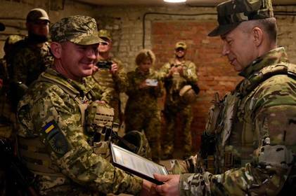 Військовий з Вінниччини отримав грошовий сертифікат від Головнокомандувача ЗСУ: чим він відзначився